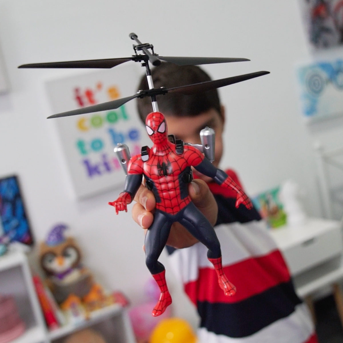 Figura voladora de Spider-Man con control remoto por infrarrojos